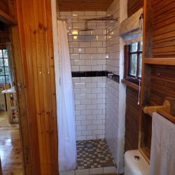 Loerie Shower Room - Self-Catering accommodation Kenton